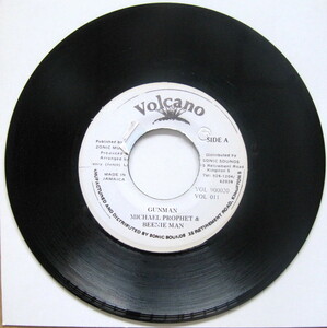 445【Reggae】Gunman - Michael Prophet & Beenie Man /7”/Volcano