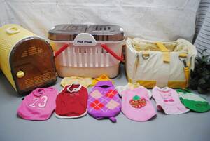 *.163* pet accessories together * Carry case / carry bag / travel / through ./ clothes / details photograph several equipped 