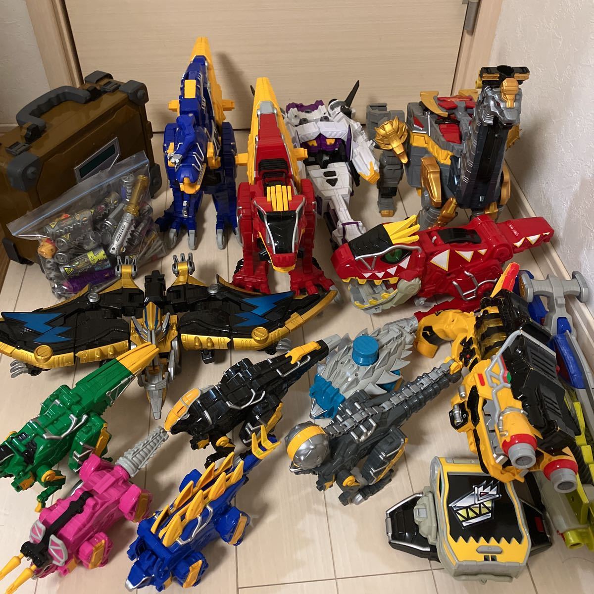 ヤフオク! -「キョウリュウジャー セット」の落札相場・落札価格