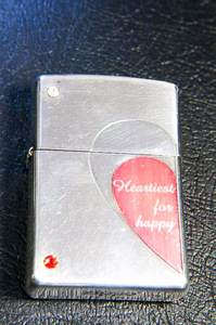 ZIPPO★半分ハート《HEATIEST　FOR・・》石&赤メタル 6802-562-5