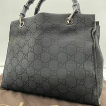 【極美品・定価17万円】 GUCCI グッチ ハンドバッグ GG柄 シマ バンブー レザー キャンバス ブラック系_画像1