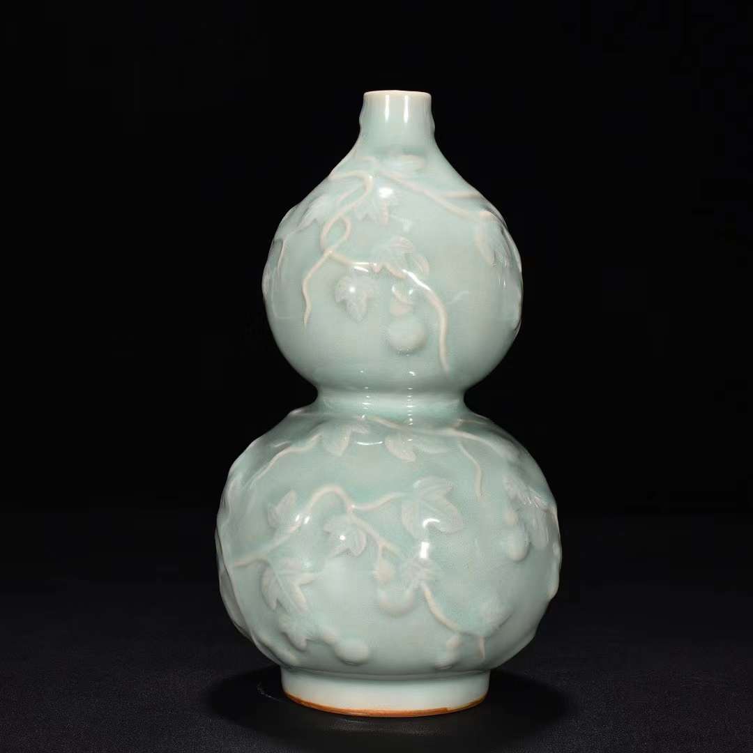 銘品龍泉窯青磁青釉双魚蓮弁紋小皿・宋時代中国古玩唐物希少美術品