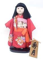 h0031 日本人形　一松人形　着物　和装　「秀月」　ガラスケース　ショーケース入り_画像2