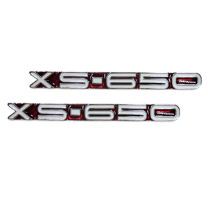 送料185円！YAMAHA(ヤマハ) XS-650 XS-650 サイドカバーエンブレム左右セット レッド&ホワイト 913258MS