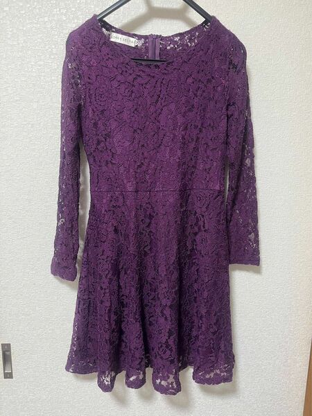 レディース、長袖、おしゃれな紫色レース編みひざ丈ワンピース