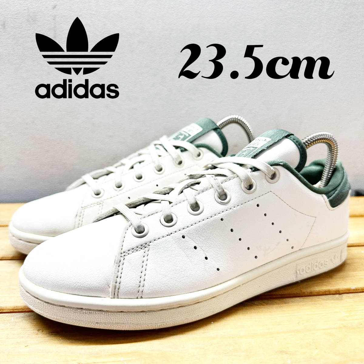美品 adidasアディダス EE5745 スニーカー サイズ26.5cm、カラー オフ