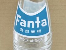 昭和レトロ ガラス瓶「ファンタ Fanta 登録商標 200ml」1個 洗浄清掃済 当時物【タテ20cm×直径5.5cm】アンティーク インテリア 展示用に_画像3