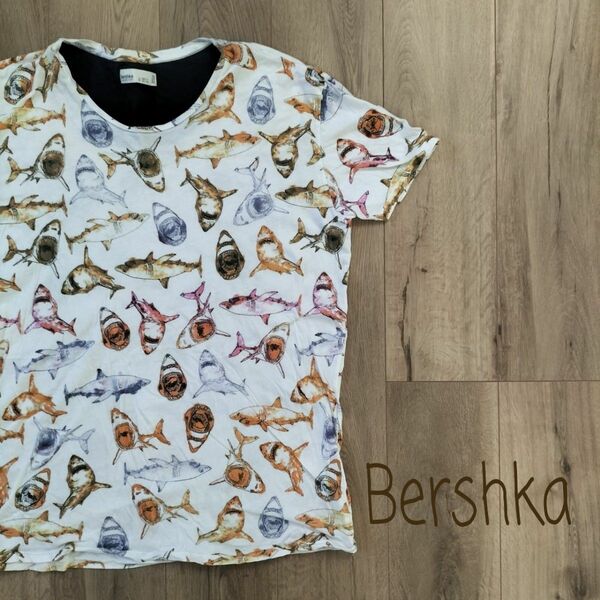 Bershka 総柄Tシャツ