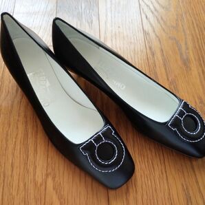 未使用 Ferragamo パンプス