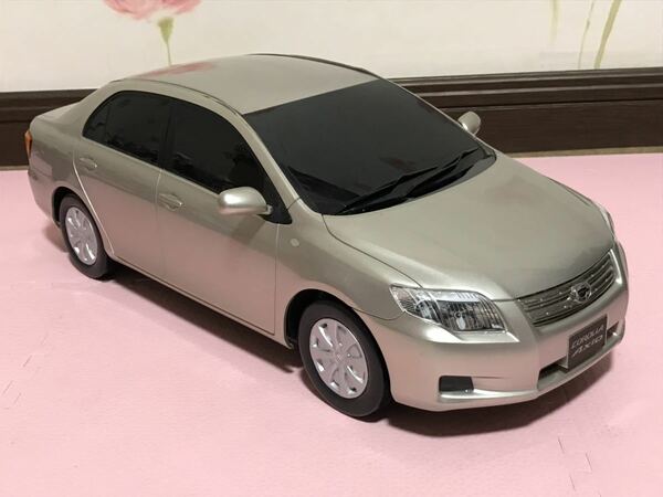 送料無料　1/10位　トヨタ　カローラ　アクシオ　大きい　カラーサンプルミニカー　シャンパンゴールド　TOYOTA COROLLA AXIO 当時物