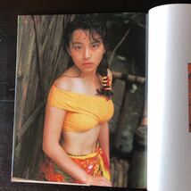 NA3295N412　寺尾友美 写真集　Legon Dancer　レゴンダンサー　撮影：井ノ元浩二　1991年7月発行　ワニブックス_画像2