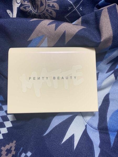 フェンティ　ビューティ　fenty フェイスパウダー