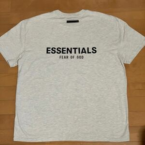 Essentials Tシャツ