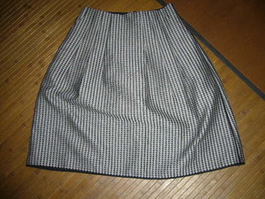 246-56♀： LANVIN COLLECTION ランバンコレクション　膝丈スカート　size.38　色.黒　幾何学模様　㈱レリアン　日本製 