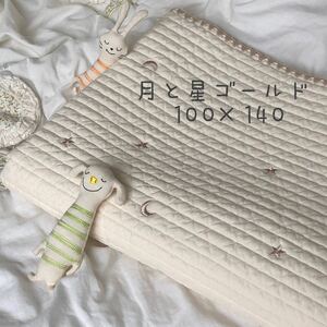 新品　月と星ゴールド刺繍　ベビーイブル 韓国イブル　マット ラグ 100×140cm