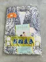 新品保管品　婦人　女性　ガーゼおねまき　綿100%　身丈135cm裄63cm　白地に紺の菊紋様　_画像1