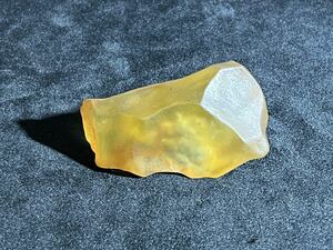 希少 レッドリビアングラス 原石 63.5gリビアンデザートグラス インパクトガラス 宝石質 鉱物 隕石 パワーストーン
