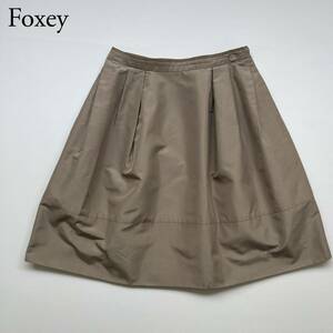 フォクシー FOXEY BOUTIQUE フレアスカート　 フレア　ベルフラワー 膝丈スカート　ロゴプレート 綺麗めカジュアル　オンオフ兼用