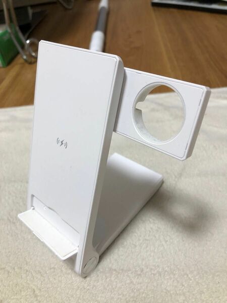 極美品！iPhone置くだけ充電器3in1