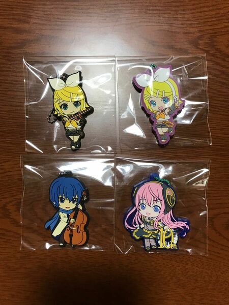 バラ売りの場合、一点300円となります！ラバーストラップ　ボーカロイド　鏡音リン　KAITO 巡音ルカ