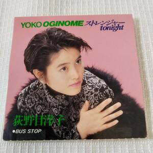 中古 8㎝CD　邦楽　 荻野目洋子　ストレンジャーtonight /BUS STOP　　歌詞付　　8.5㎝角縮刷