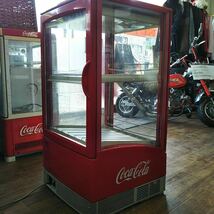 Coca-Cola 冷蔵ショーケース 約46×46×88 冷蔵庫 コカ・コーラ 天板赤_画像2