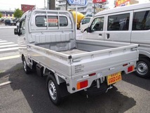 NT100クリッパー 660 DX 届出済未使用車　ドアバイザー　荷台シート_画像5