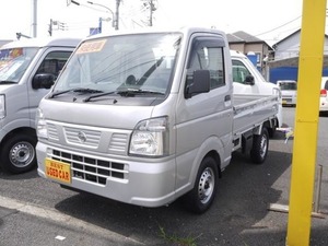 NT100クリッパー 660 DX 届出済未使用車　ドアバイザー　荷台シート