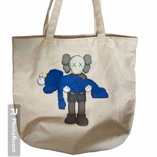 KAWS カウズ　バッグ　トートバッグ　エコバッグ　ハンドバッグ　ユニクロ