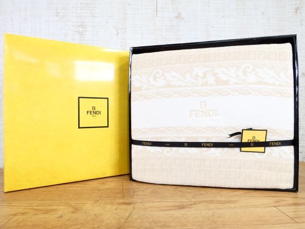 Yahoo!オークション -「(フェンディ fendi)」(毛布) (寝具)の落札相場