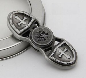 【送料無料】 ハンドスピナー ① 十字架 羽2こ HS03 Hand spinner 指スピナー スピン ストレス解消 玩具 金属 合金 指遊び