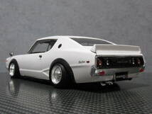 Maisto 1/24 日産スカイライン 2000GT-R (KPGC110) ケンメリ ホワイト カスタム改 マークⅠ_画像4