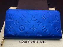 1円〜◇型押しクッキリ！超極美品◇LOUISVUITTON◇ヴェルニ◇モノグラム◇ジッピーウォレット◇メタリックブルー◇ルイヴィトン◇付属品有_画像2