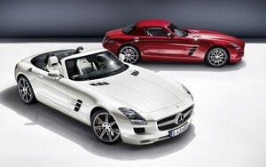 メルセデス ベンツ SLS AMG 2010年 シルバー＆レッド 絵画風 壁紙ポスター 特大ワイド版921×576mm はがせるシール式 013W1