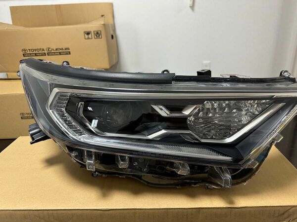 RAV4 LEDヘッドライト　81145-42A23