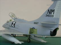 1/32 ダグラス A-4 スカイホーク アメリカ海軍 NAVY 完成品 脚は金属製_画像3