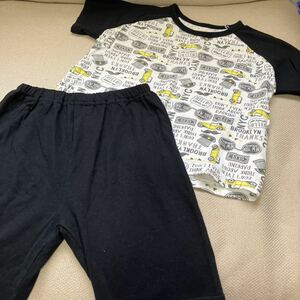 * early thing wins! short sleeves pyjamas top and bottom set size 110 short sleeves short pants pyjamas room wear . volume part shop put on Kids child 