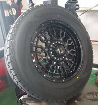 国産スタッドレス LEXXEL PreDator ランクル200 LX570 セコイア タンドラ ダンロップ winter MAXX SJ8+ 285/60R18_画像1