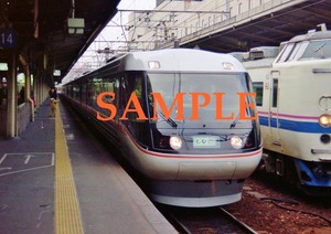 KG版（はがきサイズ）１枚　Ｆ-18【鉄道写真】 ３８３系 特急しなの 大阪駅