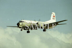 F[ aircraft photograph ]L version 1 sheets sea on self ..YS-11 Naha airport 