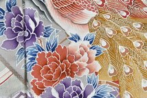 【着物屋桜庭呉服店】着物 黒留袖 孔雀文様 鳥 花 菊 扇子 おしゃれ 結婚式 五つ紋 家紋 身丈150cm 裄丈66cm_画像3