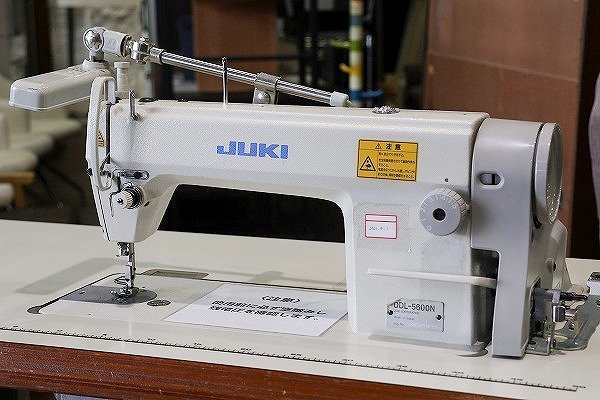 質Banana】動作品JUKI/ジューキDDL-5600N 工業用ミシン100V 作業台付き