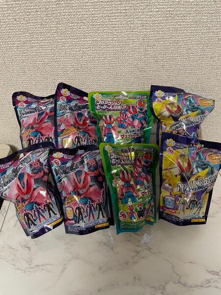 びっくら？たまご 仮面ライダーリバイス入浴剤8個セット