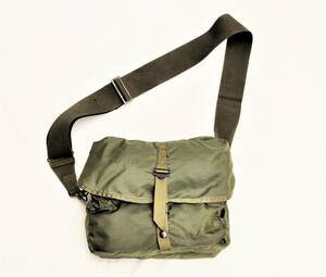 ☆ VIETNAM WAR 後期タイプUS M-3 MEDIC SHOULDER KIT BAGベトナム 米軍三つ折りナイロンメディカル ショルダー バッグ ☆