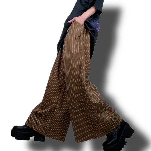 NieR ニーア BIG SILHOUETTE STRIPE WIDE PANTS【BROWN】