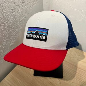 【即決】patagonia パタゴニア メッシュキャップ トラッカー Trucker アメリカ 帽子 ハット トリコロール 赤　青　白