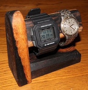 腕時計スタンド（材質：黒柿）サイズ：129Ｗ×56ＤＸ119Ｈ（252ｇ）