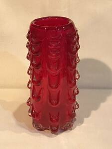 Ａ6251●美しい色 レトロ ガラス花瓶 赤 芸術的 ギザギザ メルティング 約φ10.5×ｈ22.3㎝ 口内側φ6㎝ スレキズ汚れ小欠けなどあり