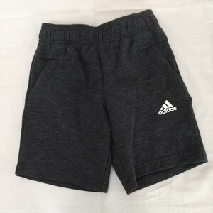 ★アディダス　adidas　ハーフパンツ　短パン　サイズ１４０