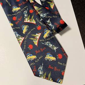 [ unused necktie ]RENE CHAGAL Volkswagen Beetle pattern Volkswagen Beetle "The City That New York"line car girl 